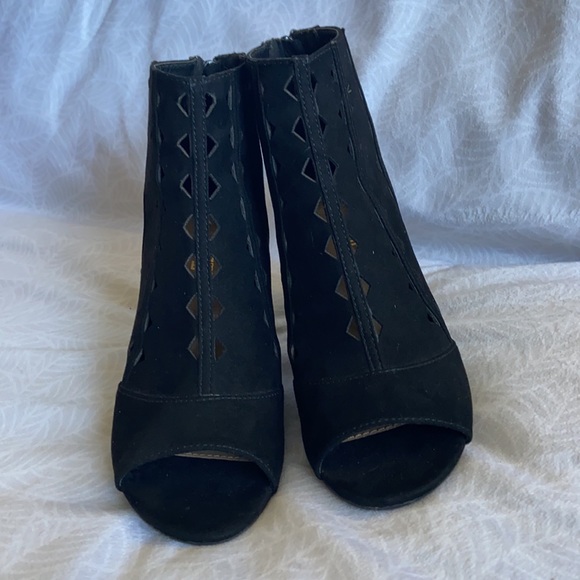 BRASH HIGH HEELS - Picture 4 of 7